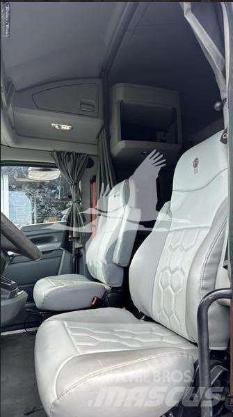 Kenworth T680 Conventional Trucks / Tractor Trucks