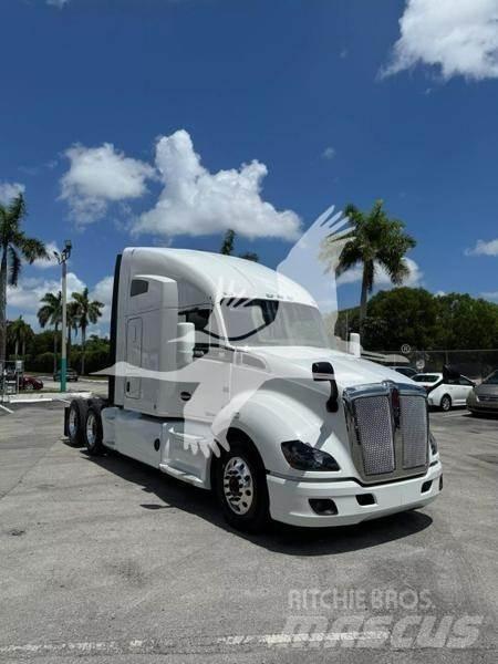 Kenworth T680 Conventional Trucks / Tractor Trucks