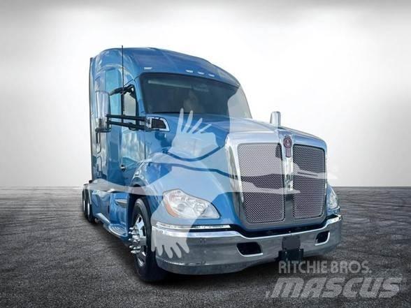 Kenworth T680 Conventional Trucks / Tractor Trucks