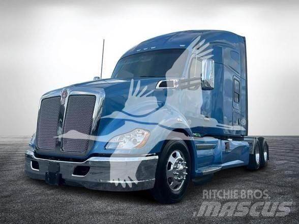 Kenworth T680 Conventional Trucks / Tractor Trucks