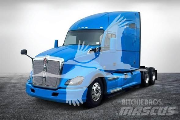 Kenworth T680 Conventional Trucks / Tractor Trucks