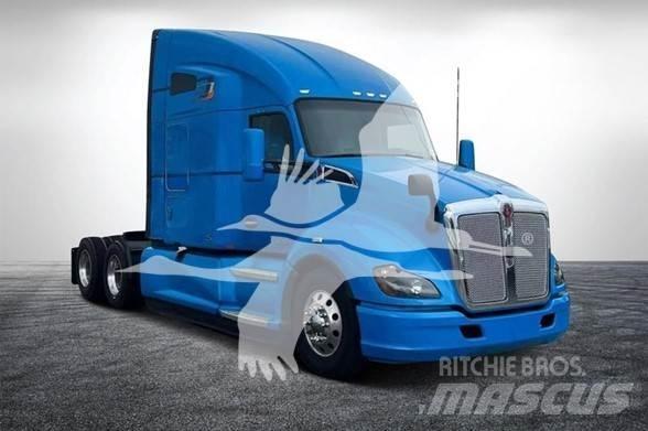 Kenworth T680 Conventional Trucks / Tractor Trucks