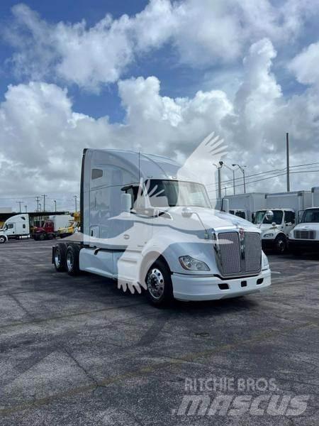 Kenworth T680 Conventional Trucks / Tractor Trucks