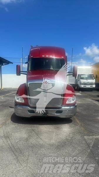 Kenworth T680 Conventional Trucks / Tractor Trucks