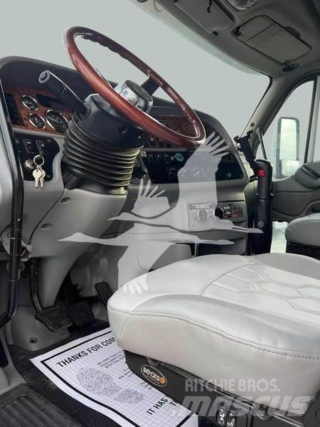 Peterbilt 387 Conventional Trucks / Tractor Trucks