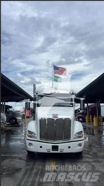 Peterbilt 579 Conventional Trucks / Tractor Trucks