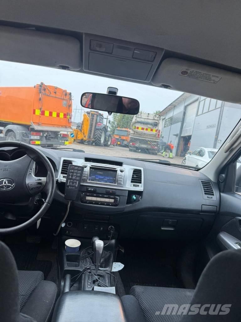Toyota Hilux Work Trucks / Municipal