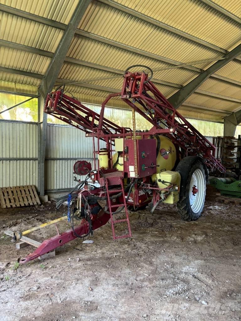 Hardi 2800 Trailed sprayers