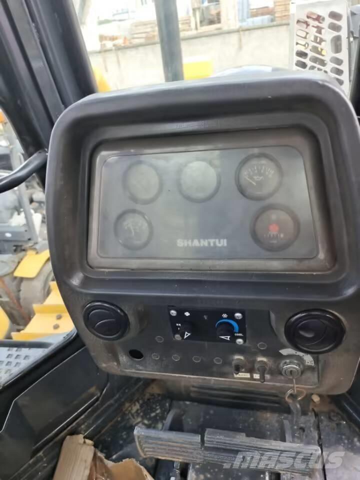 Shantui SD 22 Crawler dozers
