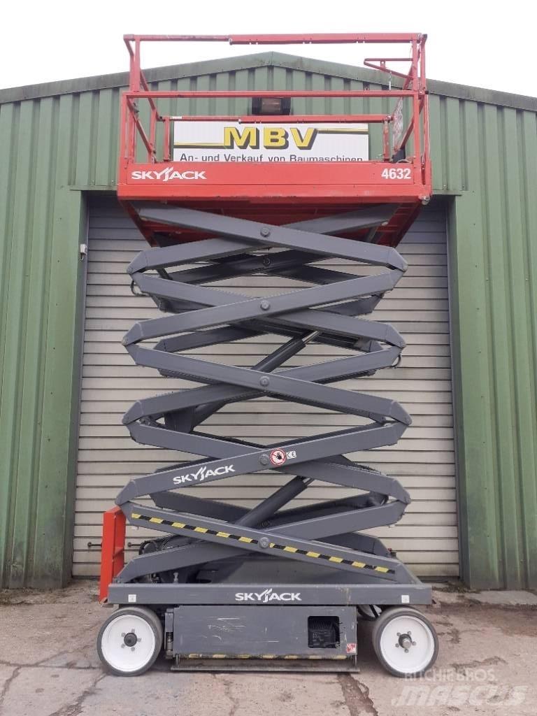 SkyJack SJ III 4632 Scissor Lifts