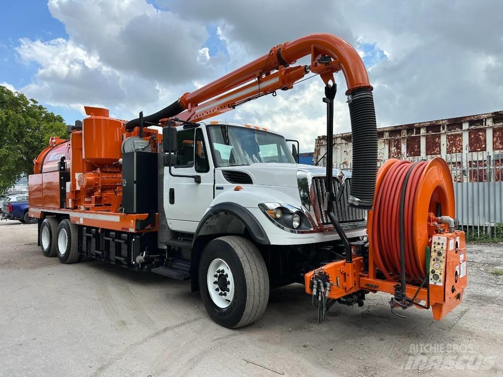 International 7400 Combi / vacuum trucks