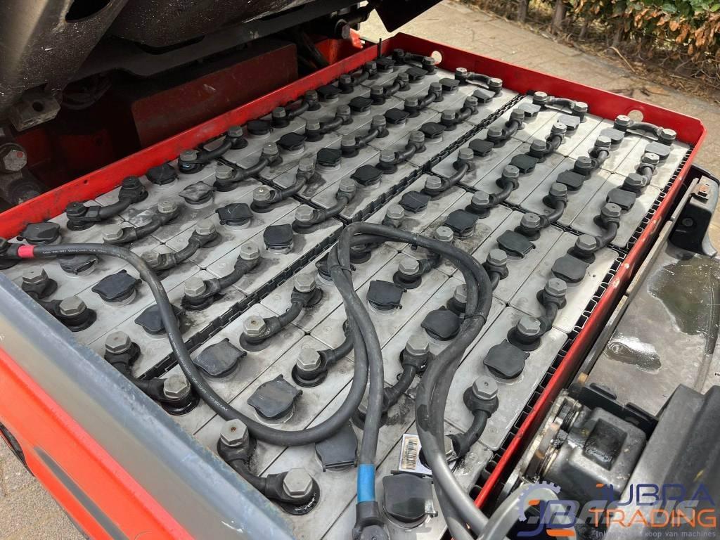 Linde E25-01 Electric Forklifts