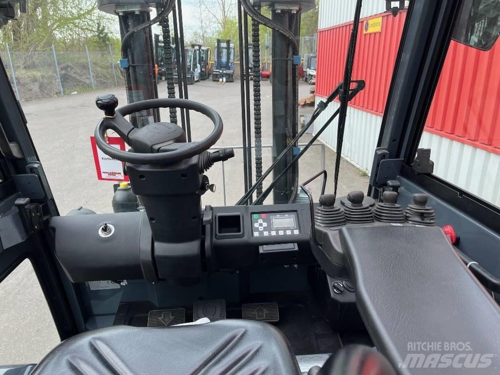 Toyota 8 FBMKT 30 Electric Forklifts