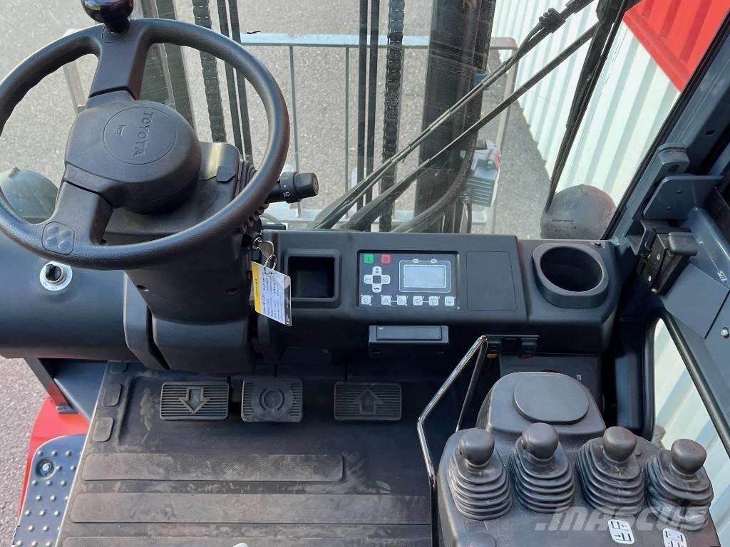 Toyota 8 FBMKT 30 Electric Forklifts