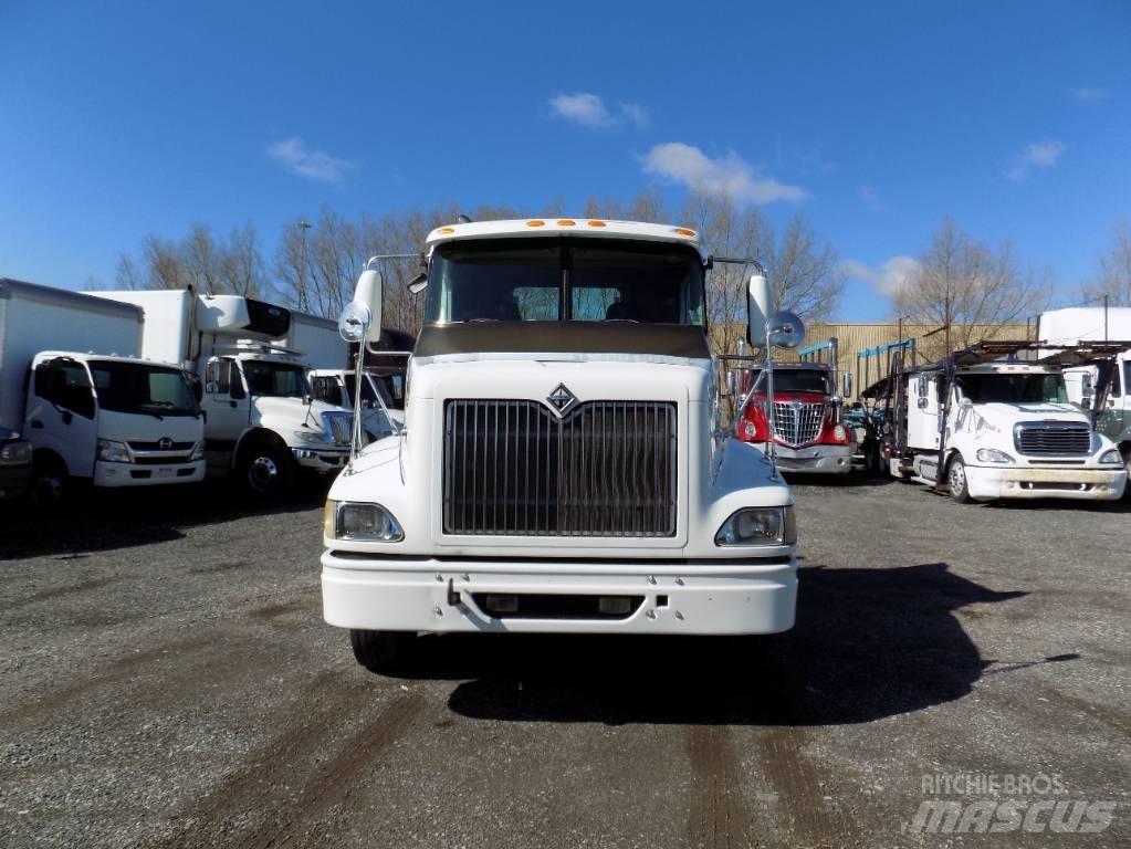 International 9200 i Conventional Trucks / Tractor Trucks
