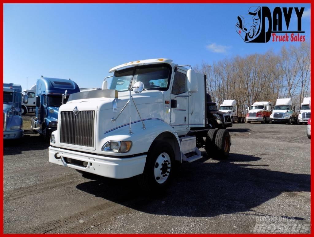 International 9200 i Conventional Trucks / Tractor Trucks