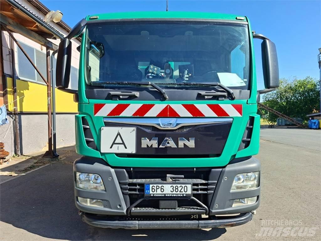 MAN TGM 26.320 6X4 Cab & Chassis Trucks