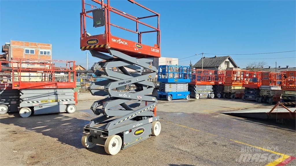 SkyJack SJIII3226 Scissor Lifts