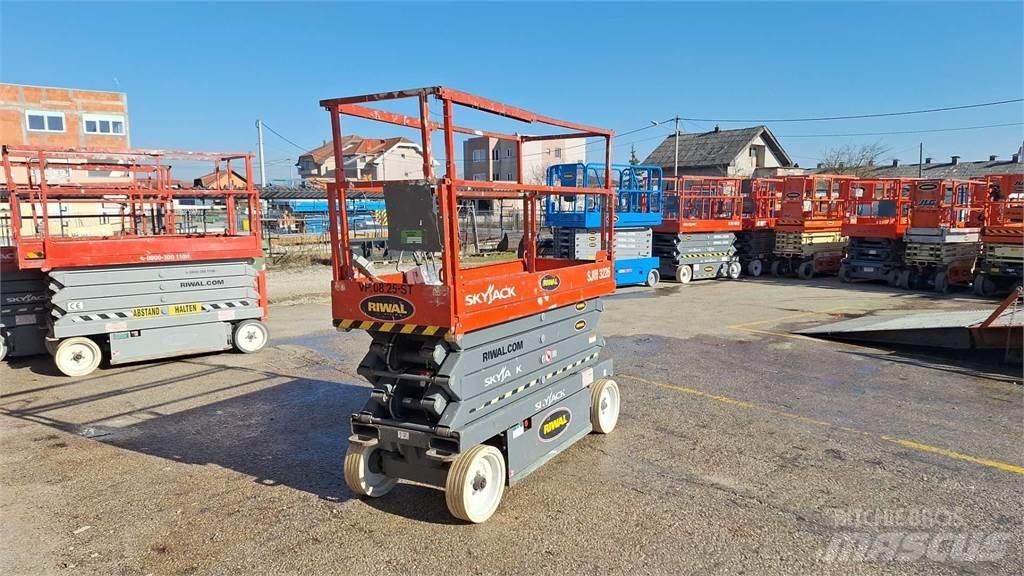 SkyJack SJIII3226 Scissor Lifts