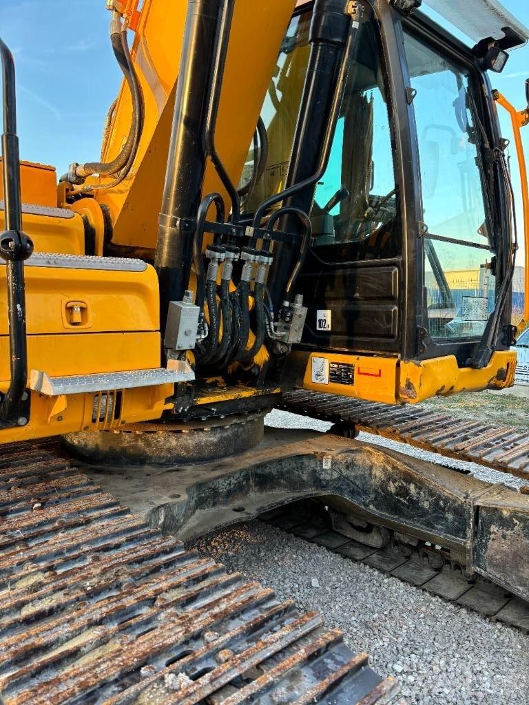 JCB 220 Crawler Excavators