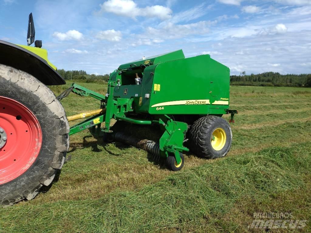 John Deere 644 Round Balers