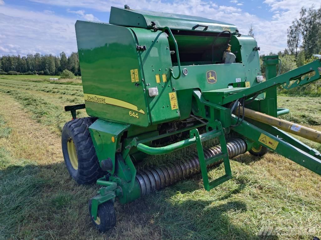 John Deere 644 Round Balers