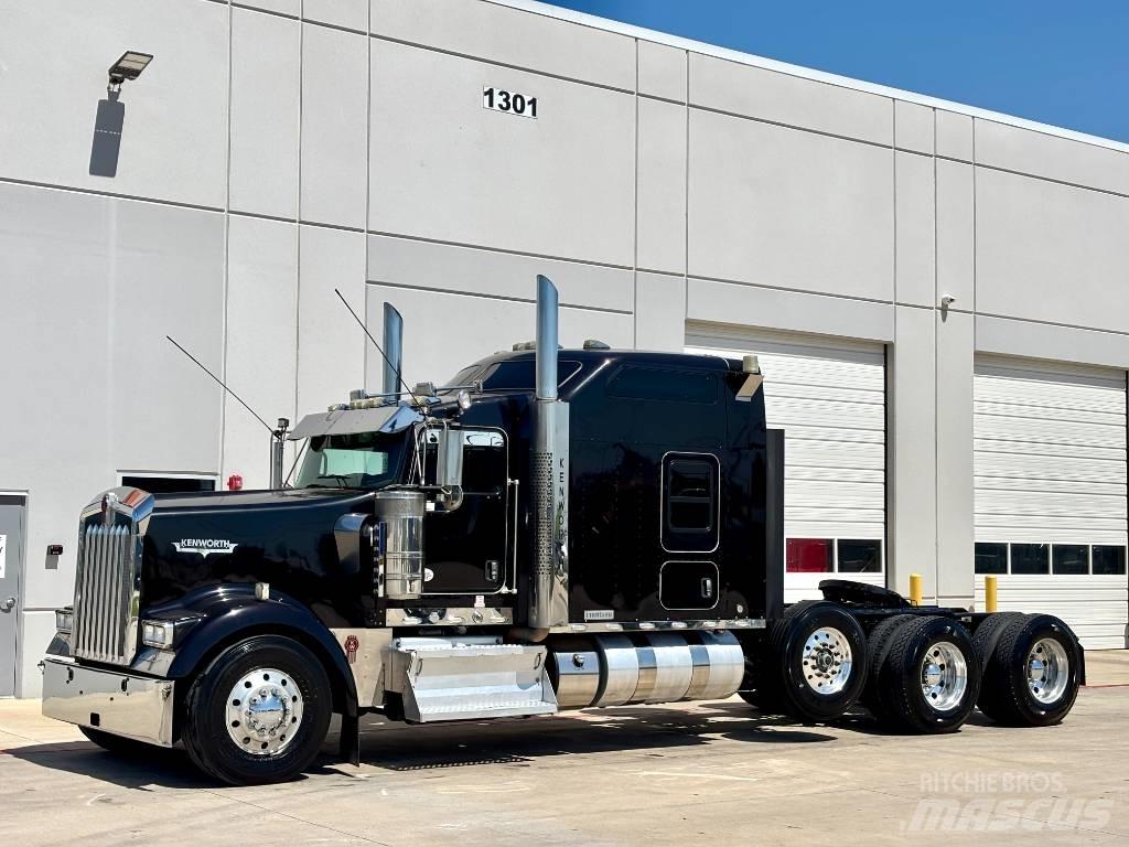 Kenworth W 900 Conventional Trucks / Tractor Trucks