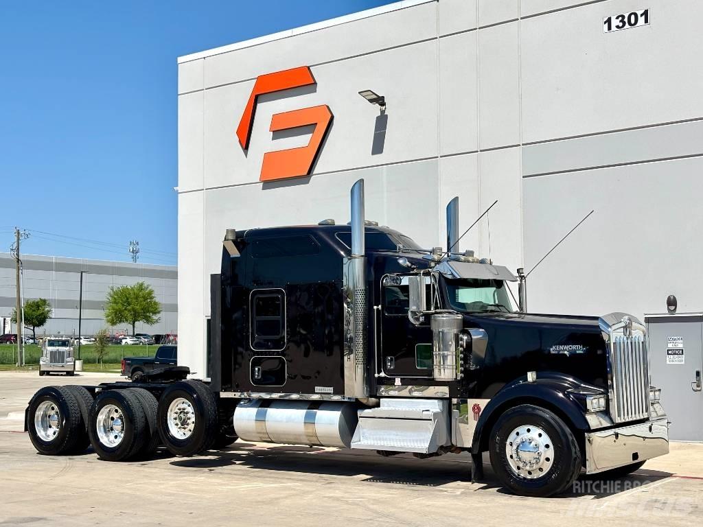 Kenworth W 900 Conventional Trucks / Tractor Trucks