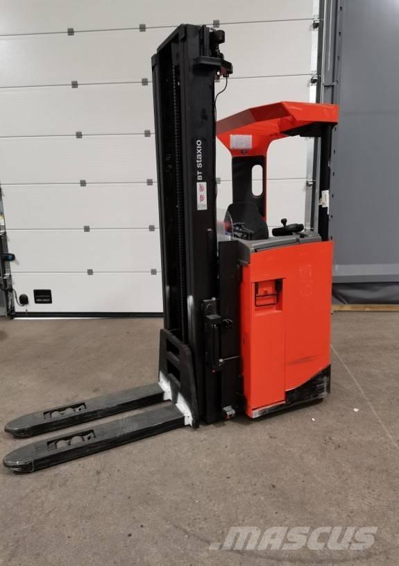 Toyota SRE160L Pedestrian stacker
