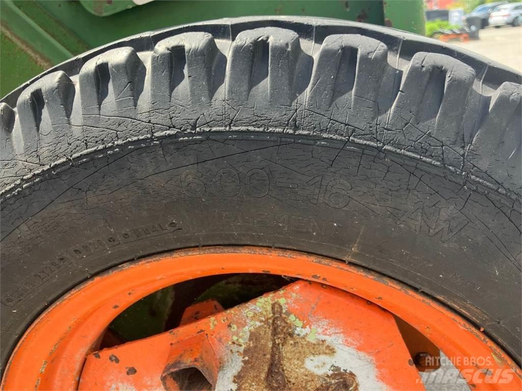 Amazone D8 / 30 E Farm Drills