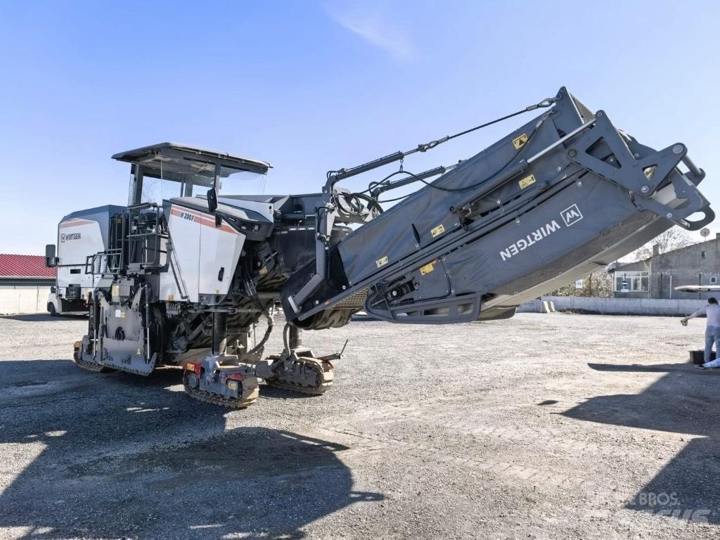 Wirtgen W 200 F Asphalt cold milling machines
