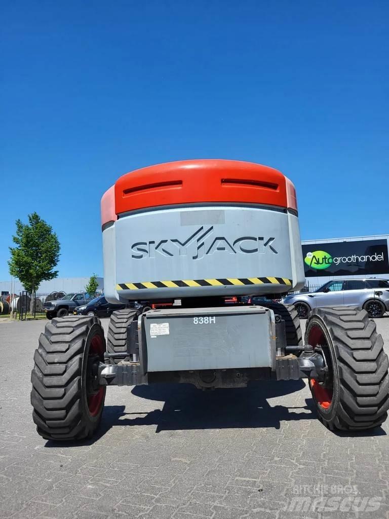 SkyJack SJ 46AJ Articulated boom lifts