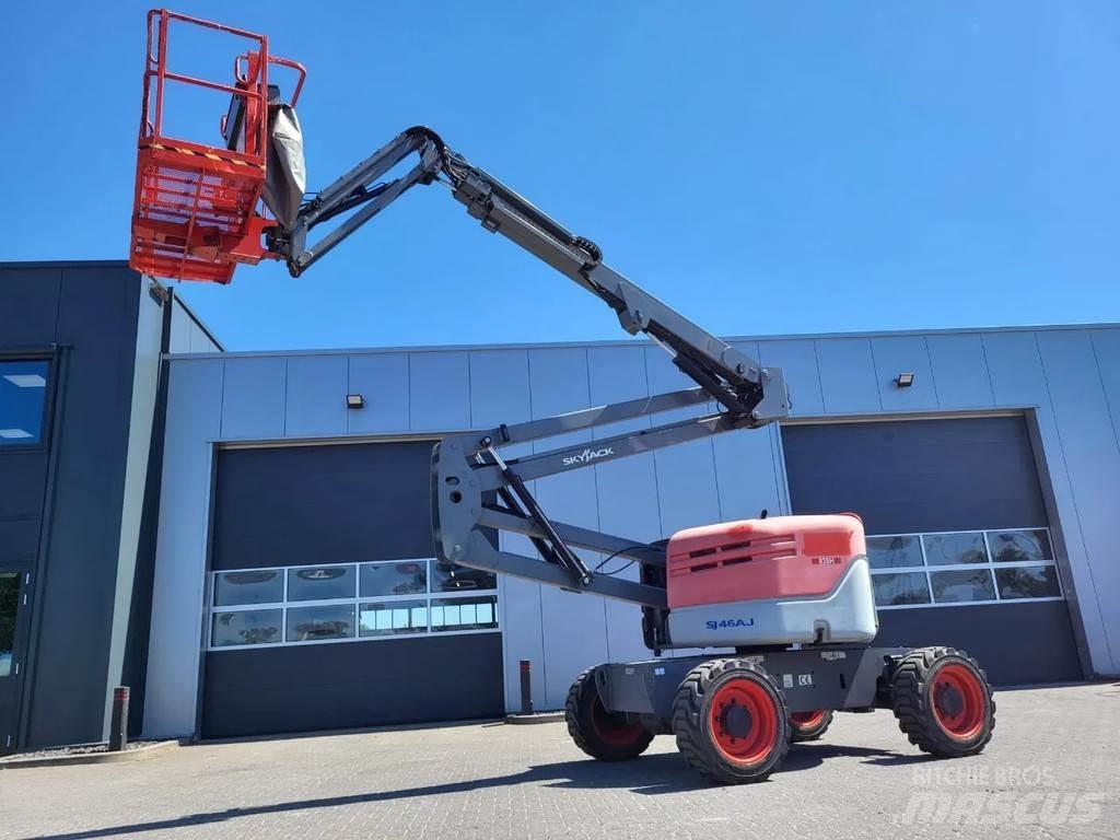 SkyJack SJ 46AJ Articulated boom lifts