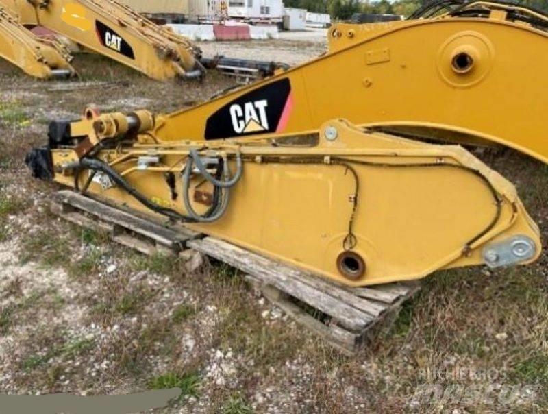 CAT 319 Booms and dippers
