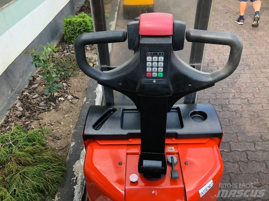 BT S10 V-3267 Manual Pallet Stacker