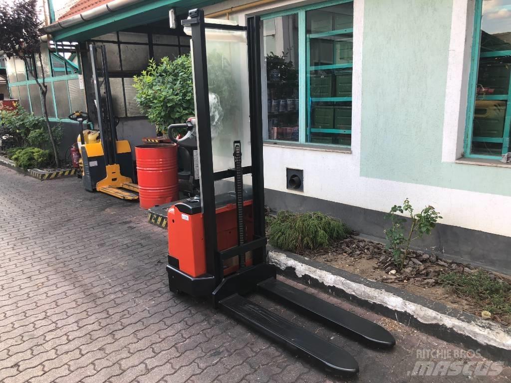 BT S10 V-3267 Manual Pallet Stacker