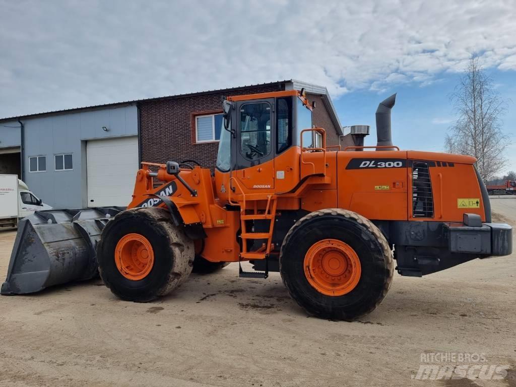 Doosan DL 300 Wheel Loaders