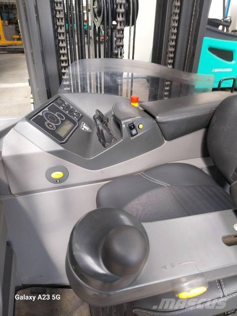 Mitsubishi RBM25N3 Reach trucks