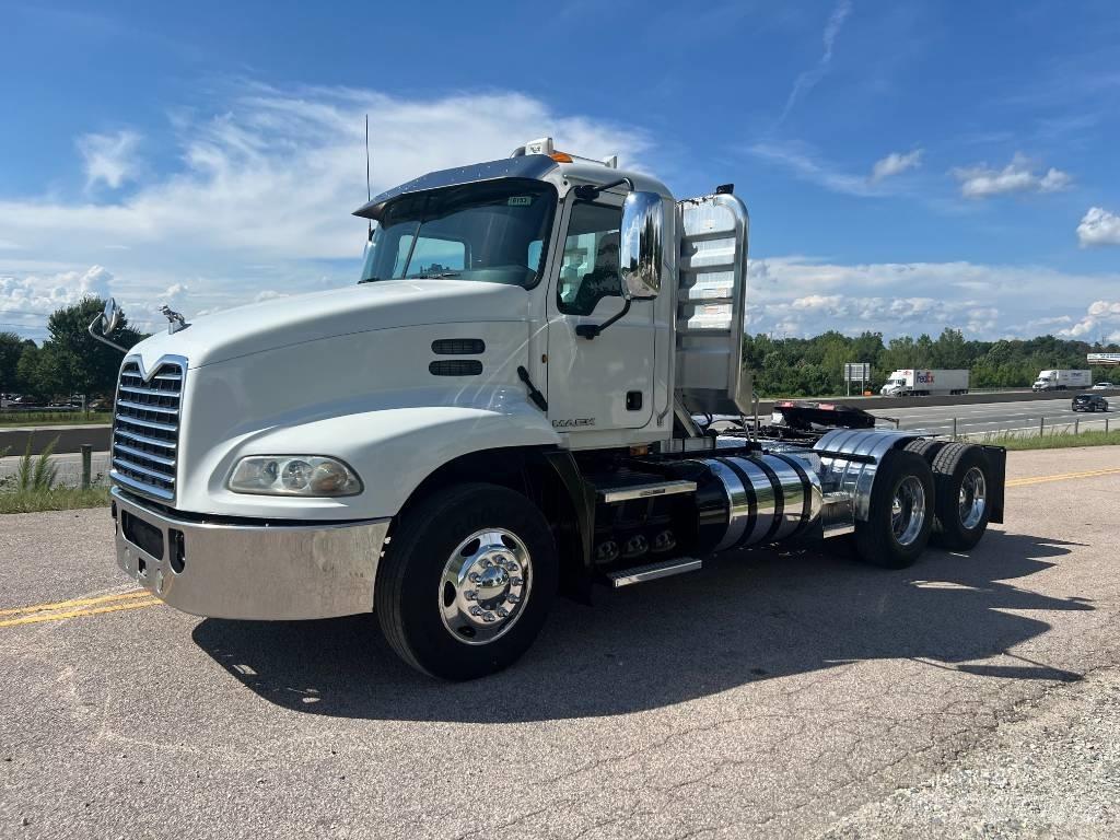 Mack CXU 613 Conventional Trucks / Tractor Trucks