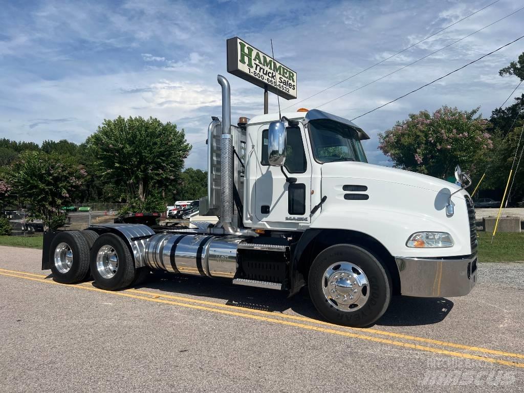 Mack CXU 613 Conventional Trucks / Tractor Trucks