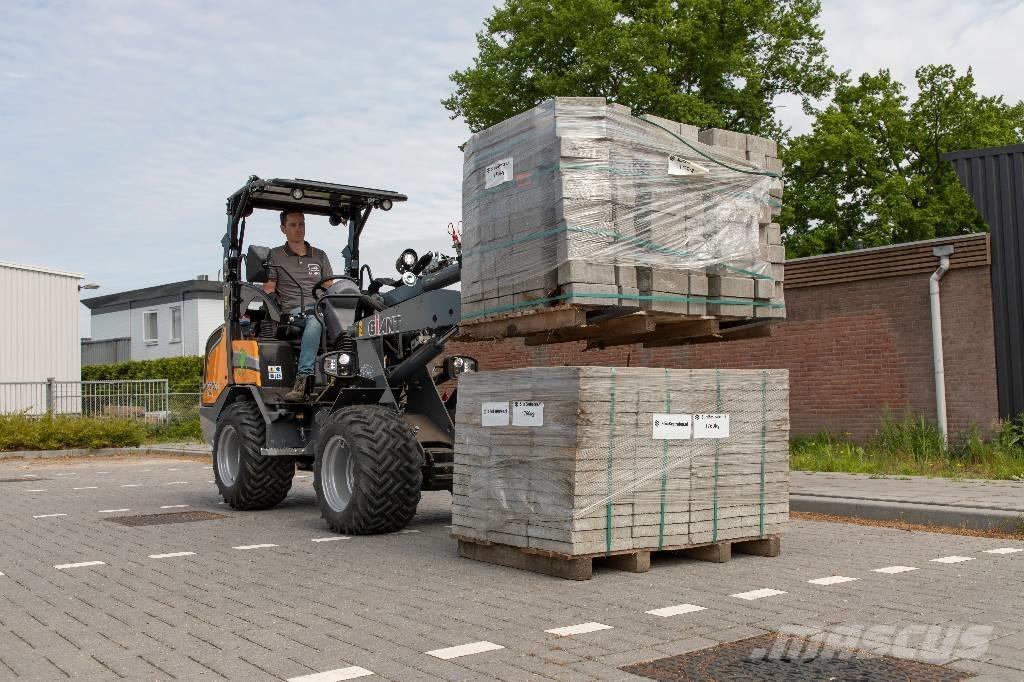 GiANT G2700 Xtra HD Skid Steer Loaders