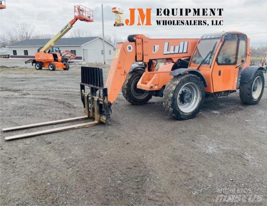 Lull 944E-42 Telescopic Handlers