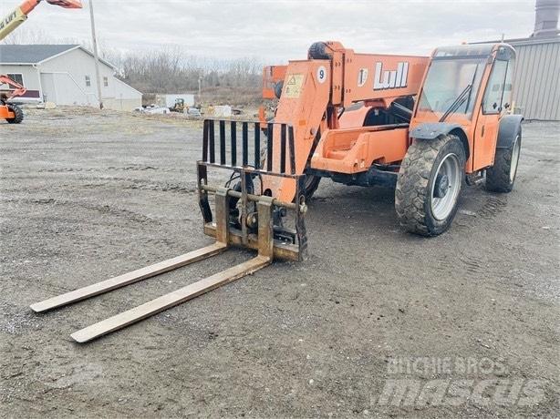Lull 944E-42 Telescopic Handlers