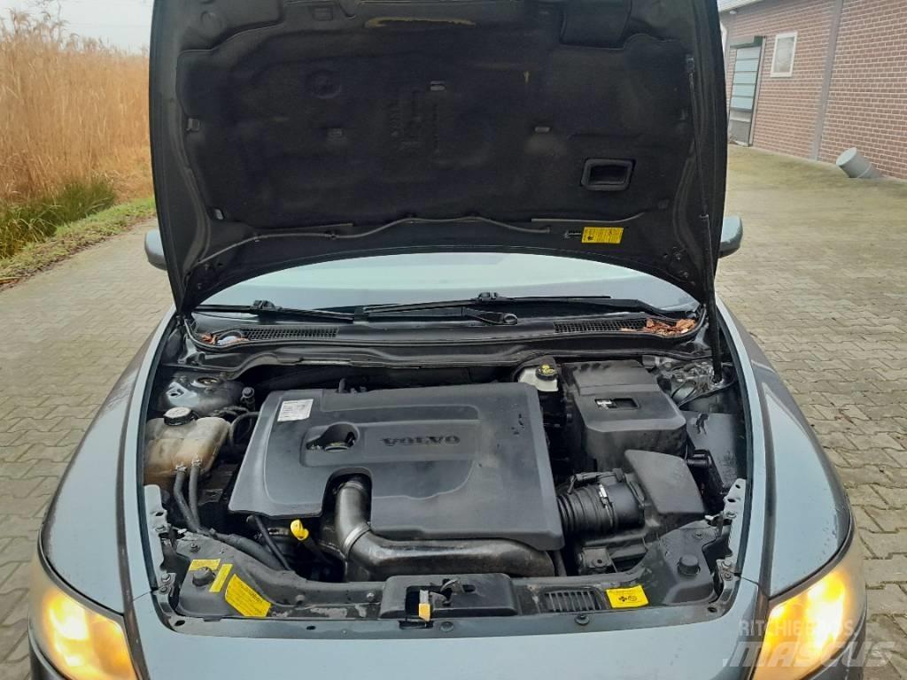 Volvo 1.6 D momentum Automobiles / SUVS