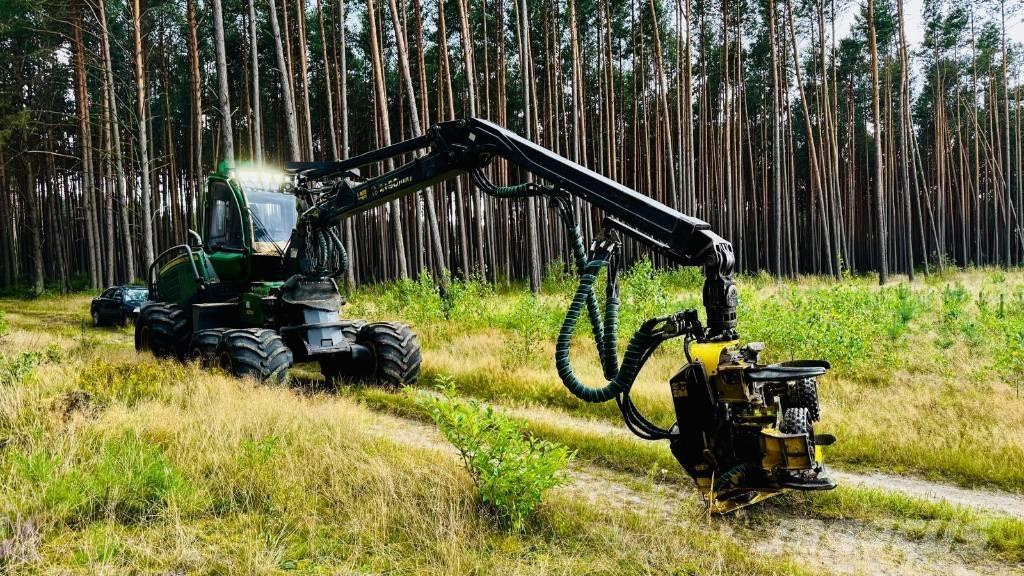 John Deere 1070 Harvesters