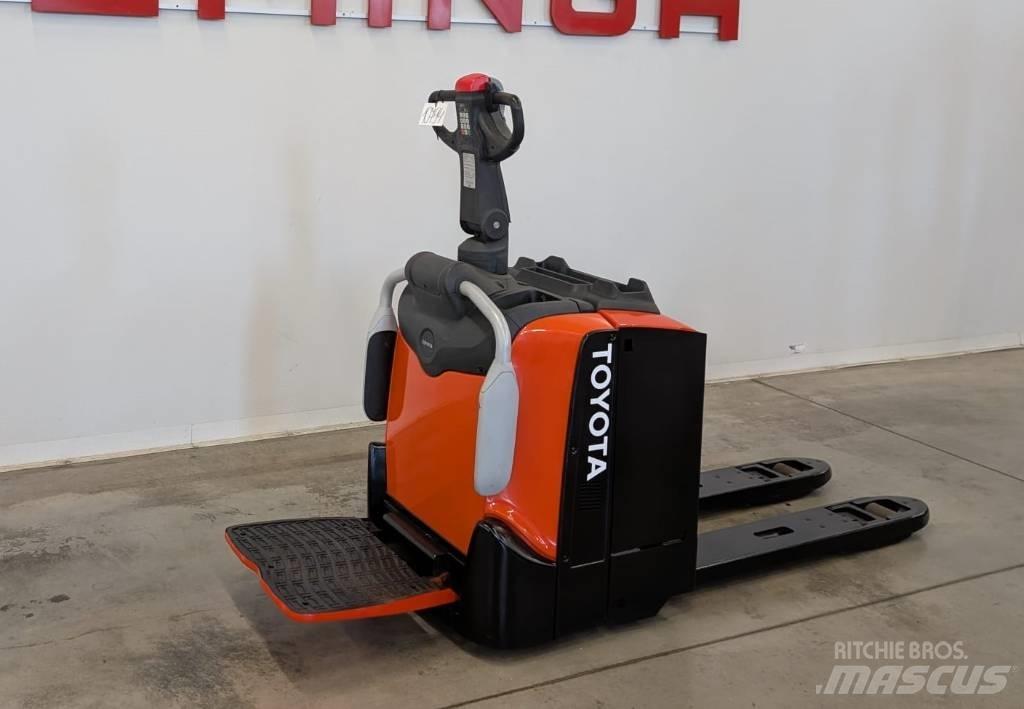 Toyota 10794 LPE200 Electric Forklifts