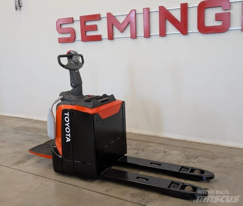 Toyota 10794 LPE200 Electric Forklifts