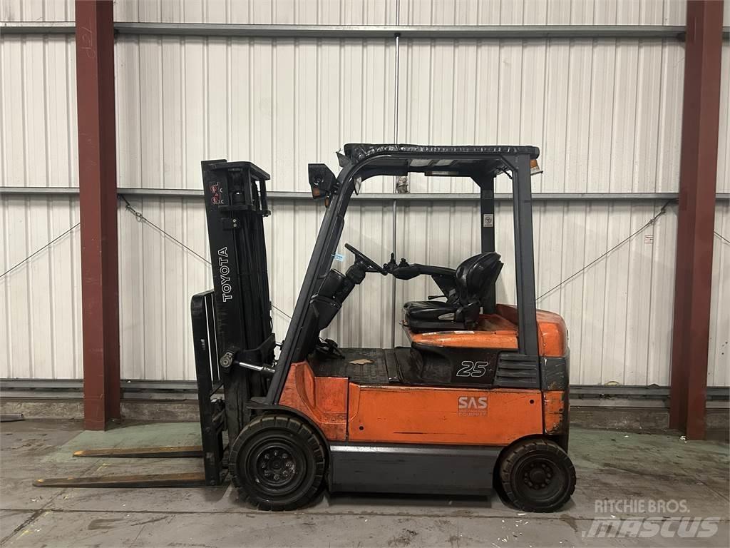 Toyota 7FBMF25 Electric Forklifts