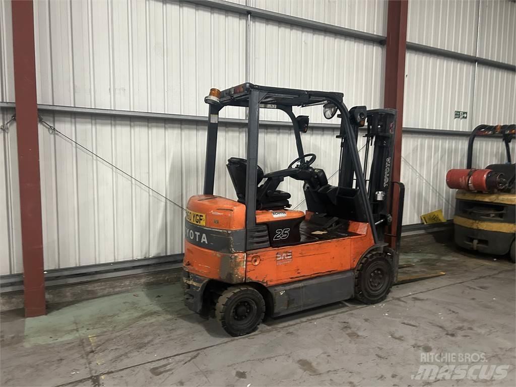 Toyota 7FBMF25 Electric Forklifts