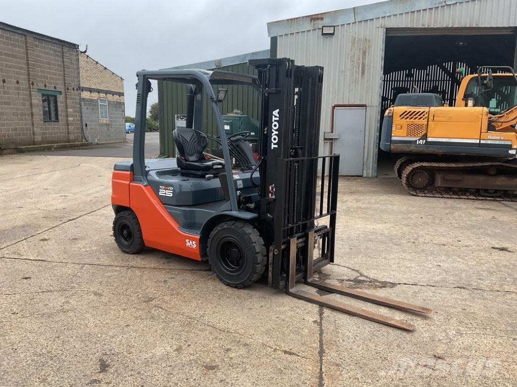 Toyota 52-8 FDF 25 Diesel Forklifts